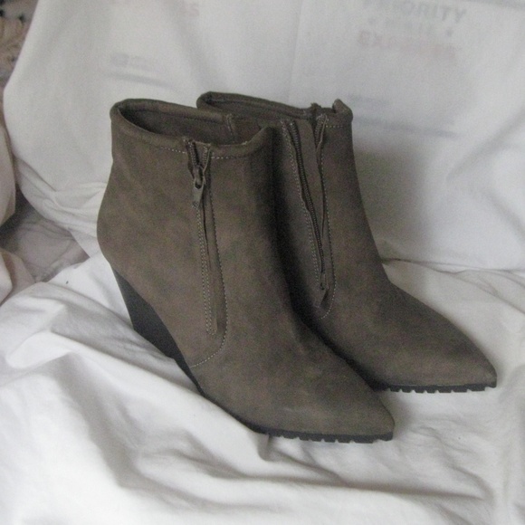 *New H by Halston Wedge Suede Bootie Sz 9 brown - Picture 1 of 6